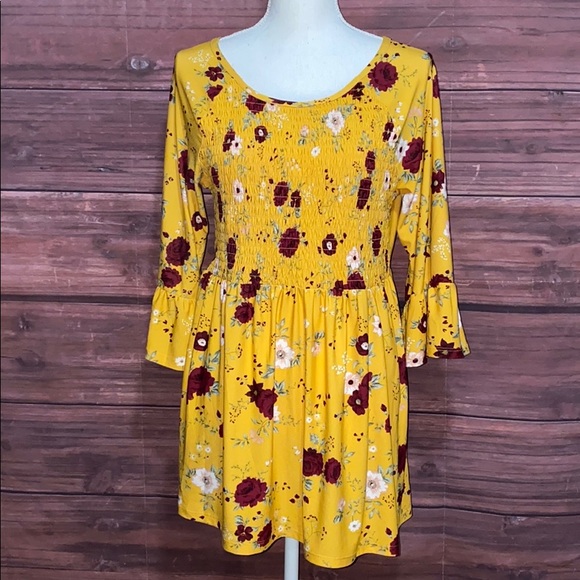 Bobbie Brooks Tops - 💥5/$25💥Bobbie Brooks Bell Sleeve Blouse